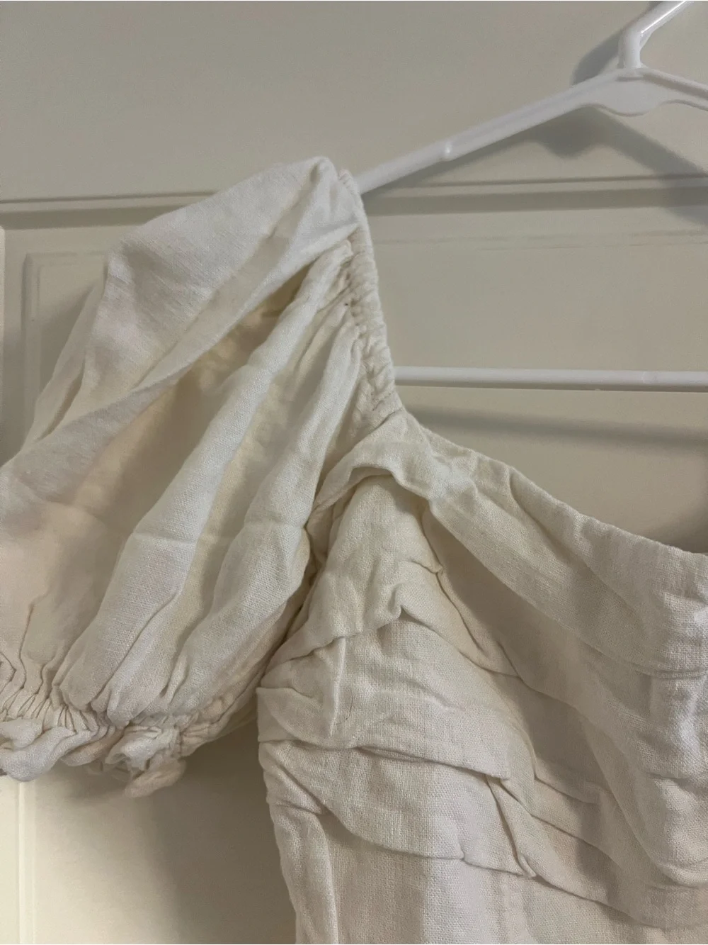 Women's Cream Puff-Sleeve Linen Blend Top with Pleated Front